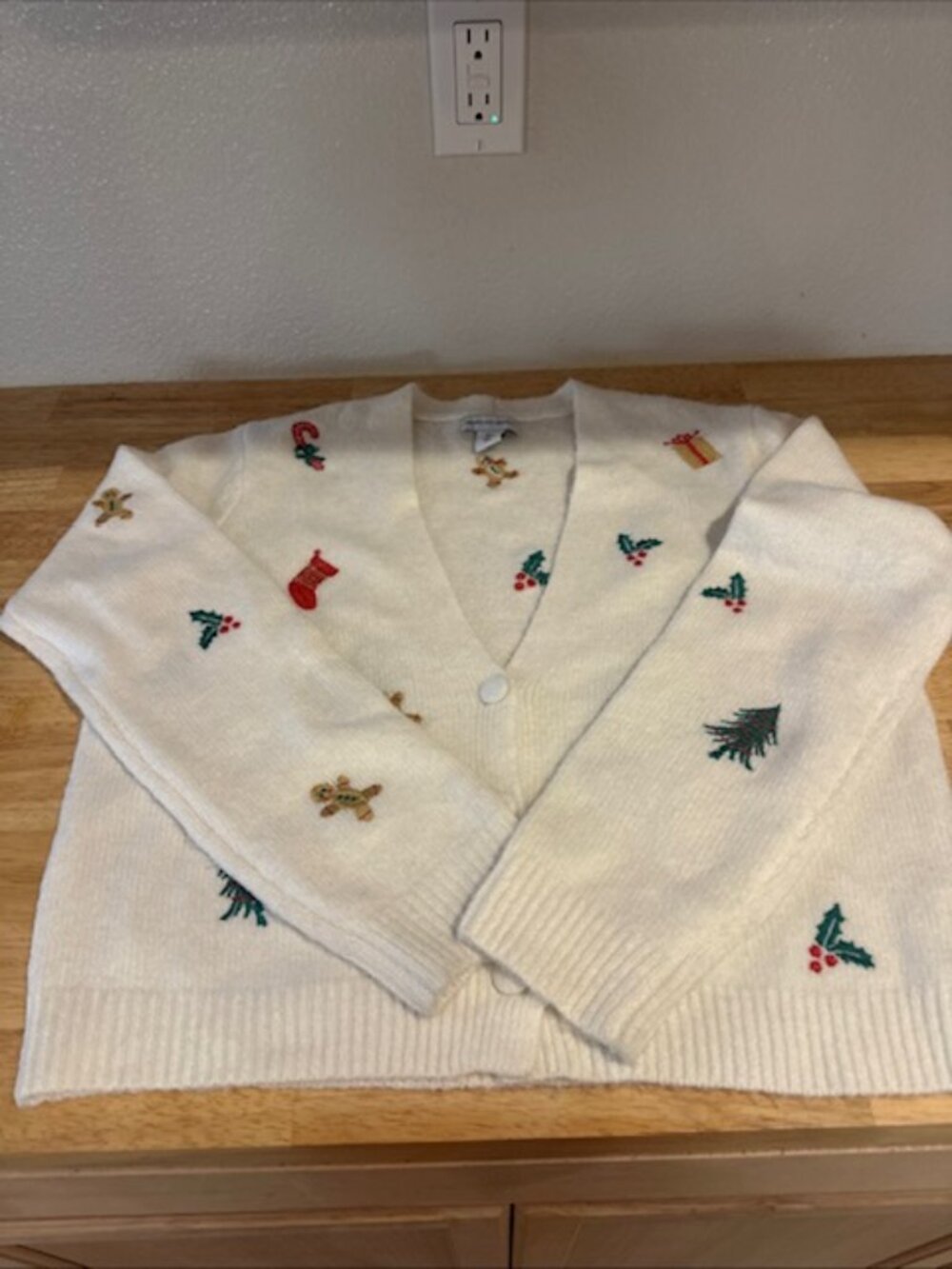 Cupcakes & Cashmere Christmas Womens Cardigan Sweater L